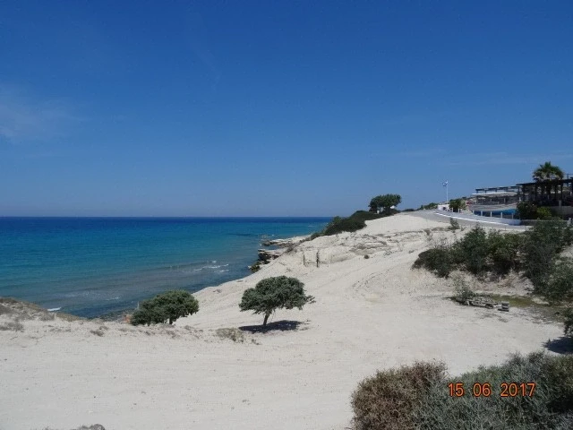 Западное побережье острова, Agios Theologos Beach