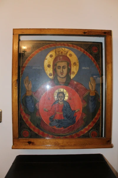 Икона Богородицы во дворце
