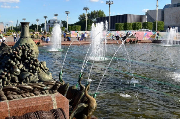 На ВДНХ. Фонтан "Каменный цветок"