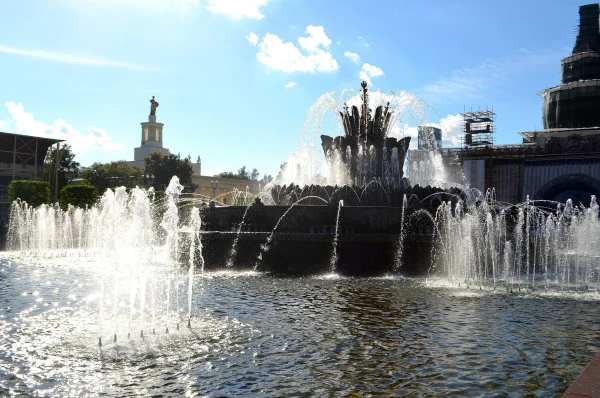 На ВДНХ. Фонтан "Каменный цветок"