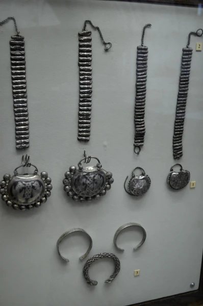 Женские украшения из серебра, 14 век
