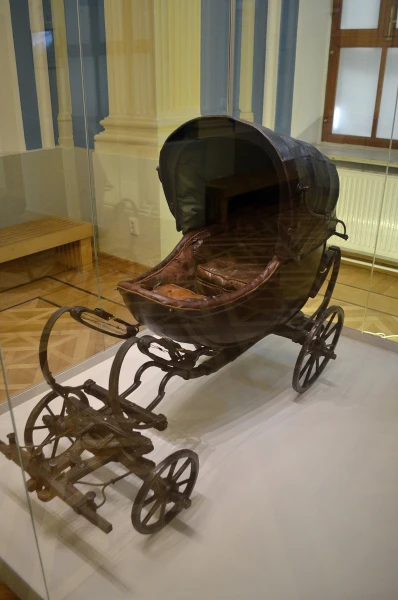 В Государственном историческом музее. Детская коляска