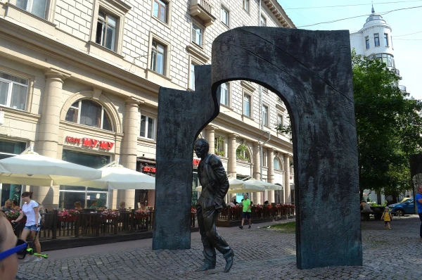 На Старом Арбате. Памятник Б. Окуджаве