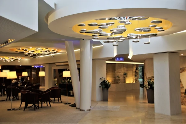Хевиз. Отель  Danubius Health Spa Resort Aqua 4*. Холл.