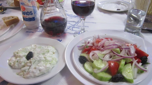Дзадзыки, вино и овощи