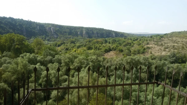 Вид с балкона скальной церкви