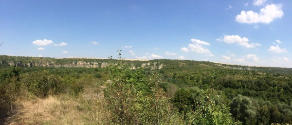 Вид на Ивановский скальный монастырь 