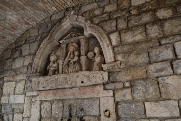 Барельеф