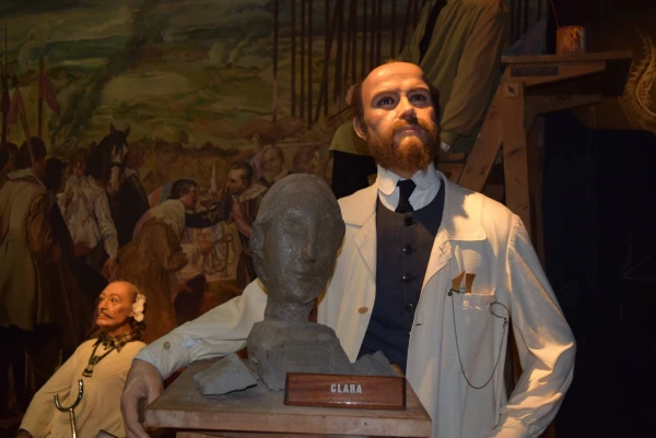 Музей восковых фигур "Museu de Cera". 