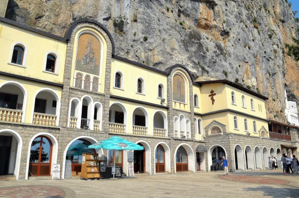 В монастыре Острог