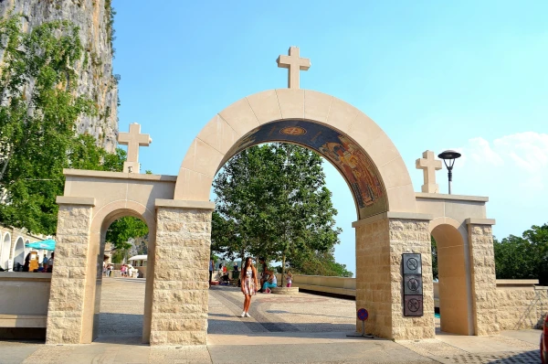 В монастыре Острог