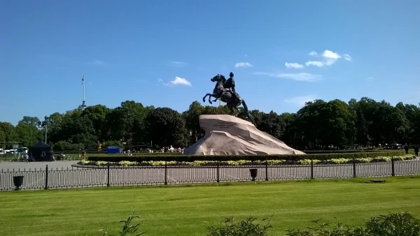 Я уехал, я уехал в Петербург, а приехал в Ленинград