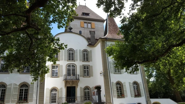 Замок Йегенсдорф (Schloss Jegenstorf)