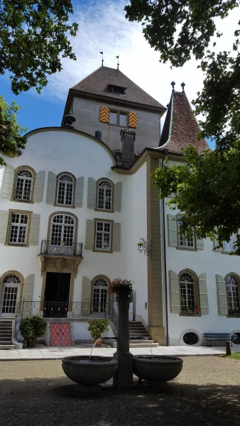 Замок Йегенсдорф (Schloss Jegenstorf)