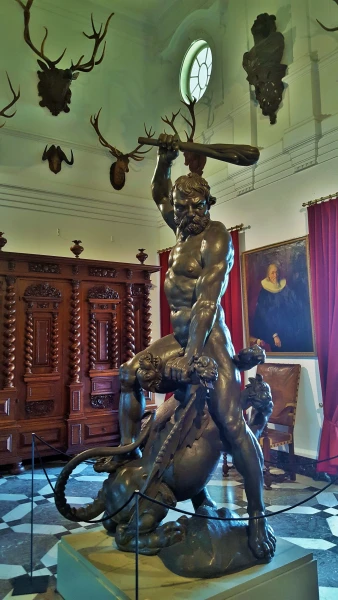 статуя Геркулеса, сражающегося с гидрой (1620 г.)