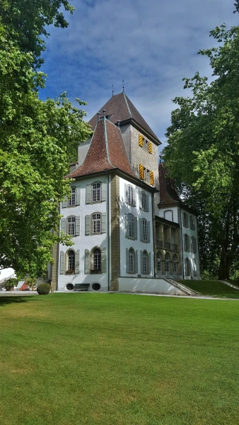 Замок Йегенсдорф (Schloss Jegenstorf)