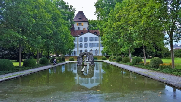 Замок Йегенсдорф (Schloss Jegenstorf)