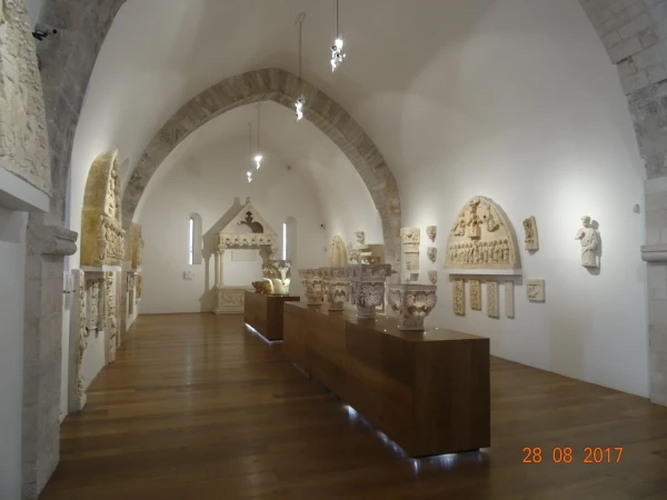 Castello Svevo di Bari: постоянные экспозиции...