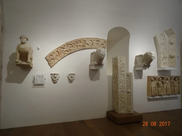 Castello Svevo di Bari: постоянные экспозиции...