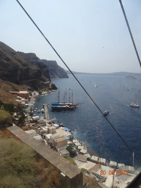 Santorini Cable Car: вверх...