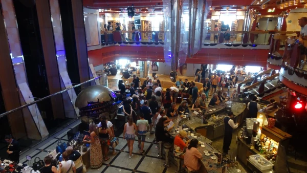 Costa Deliziosa: Atrio, палубы 2 и 3