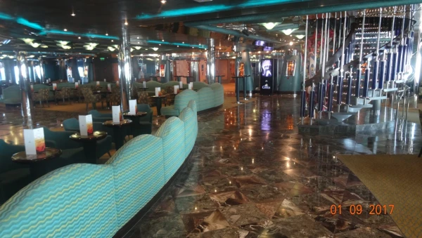 Grand Bar Mirablis, палуба 2