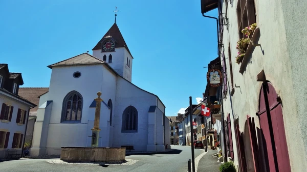 позднеготическая церковь Иоанна Крестителя 14 века (Pfarrkirche Saint-Jean-Baptiste)