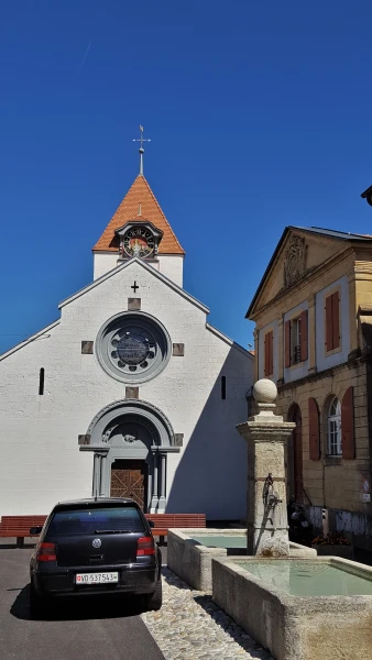 позднеготическая церковь Иоанна Крестителя 14 века (Pfarrkirche Saint-Jean-Baptiste)
