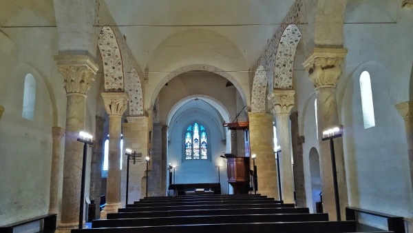 позднеготическая церковь Иоанна Крестителя 14 века (Pfarrkirche Saint-Jean-Baptiste)