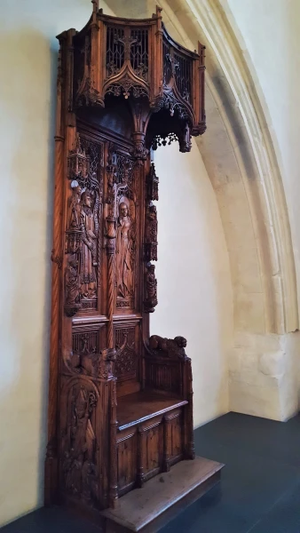 позднеготическая церковь Иоанна Крестителя 14 века (Pfarrkirche Saint-Jean-Baptiste)