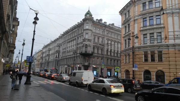 Невский 140. Город зонтов и резиновых сапог.