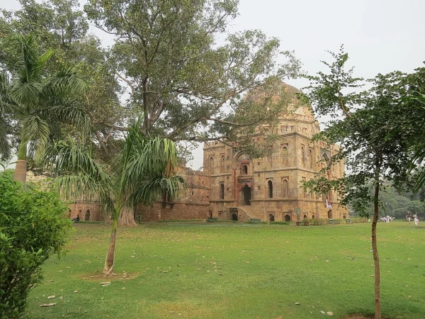 Сады Лоди, Bara Gumbad