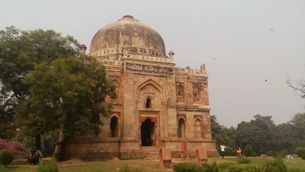 Сады Лоди, Sheesh Gumbad