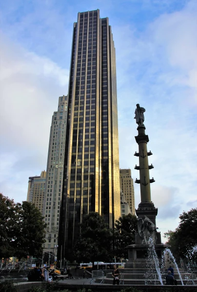 Коламбус-сёркл (Columbus Circle, Площадь Колумба).