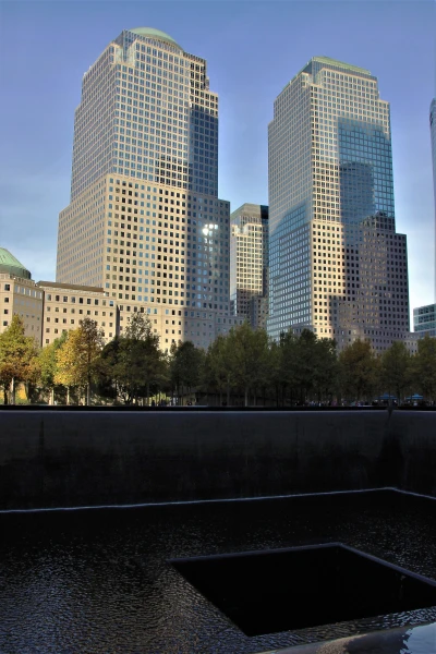 Национальный мемориал и музей 11 сентября (англ. National September 11 Memorial &amp; Museum) — комплекс, расположенный на месте разрушенных в 2001 году башен Всемирного торгового центра. 