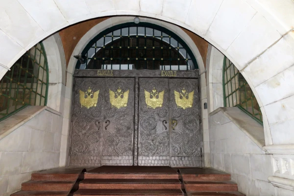 Главный вход в банк