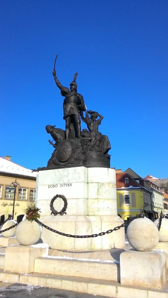 Эгер,памятник защитникам Эгерской крепости