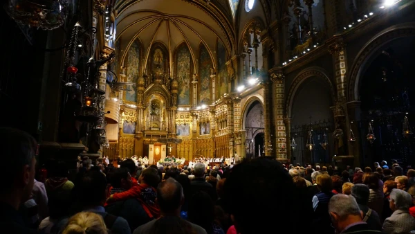 Здесь проходят выступления знаменитого хора мальчиков Эсколания (Escolania de Montserrat)