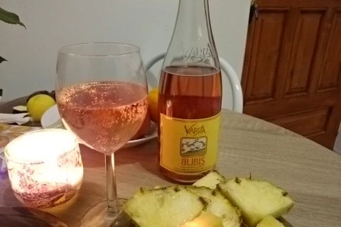 Розовое вино