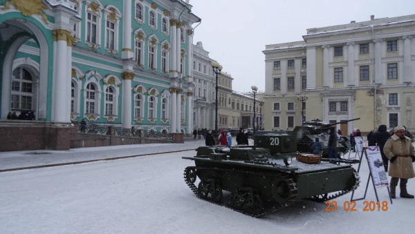 Дворцовая площадь в День защитника Отечества..