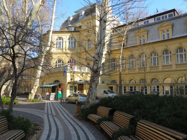 Купальня Лукач.
