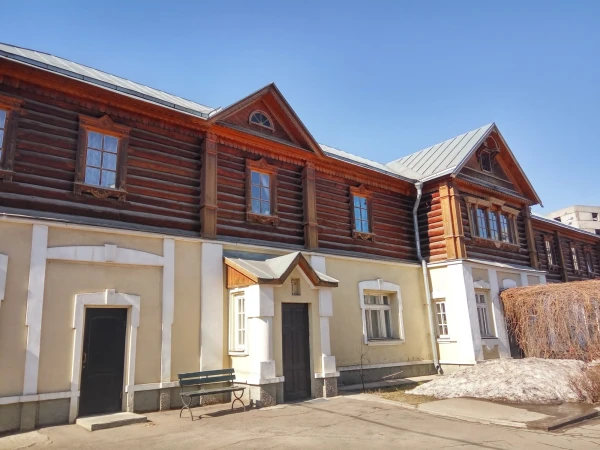 Здесь трапезная и воскресная школа