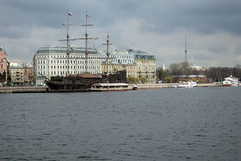 Летучий Голландец. После долгой прогулки нас ждёт обед.