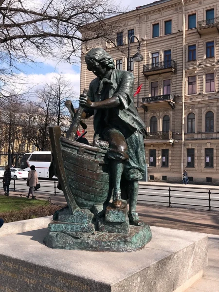 Памятник Петру I плотнику