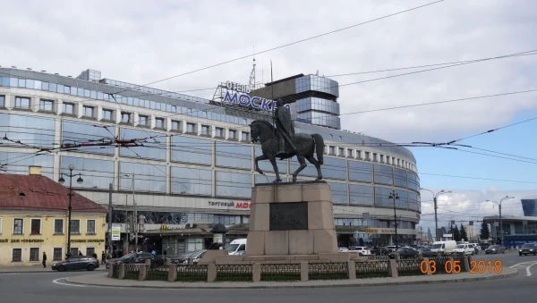 Площадь Александра Невского...