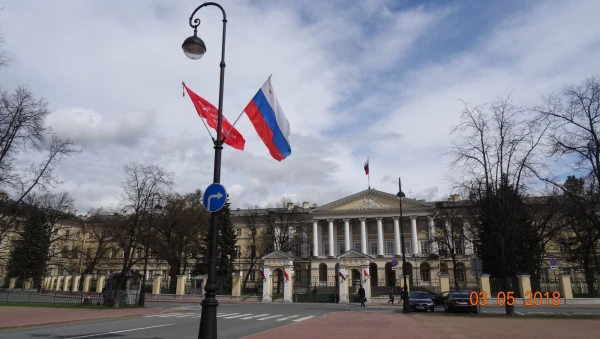 Аллея Смольного...