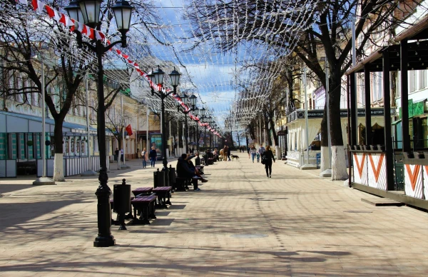 Почтовая улица - местный Арбат.