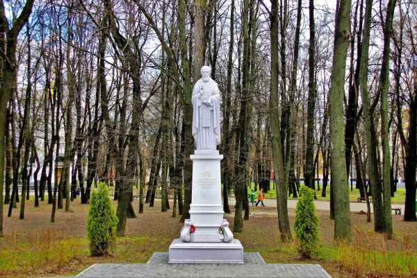 Памятник Сергию Радонежскому. Установлен в июле 2016 г. 
