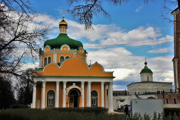 Христорождественский (до XVIII в. Старый Успенский) собор – наиболее раннее каменное сооружение Кремля – памятник древнерусской архитектуры начала XV в.