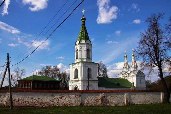 Церковь Святого Духа – памятник архитектуры первой половины XVII в. Построена в 1642 г. известным мастером из Солигалича В. Х. Зубовым и представляет собой редкий образец двухшатрового храма.